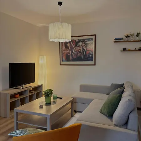 10 Mins To Takism - New Modern Flat *
