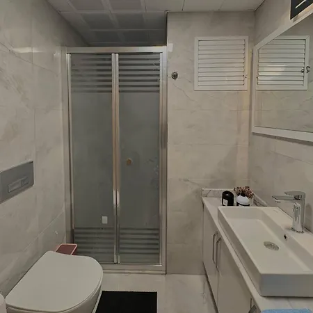10 Mins To Takism - New Modern Flat Isztambul