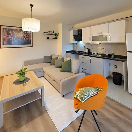 10 Mins To Takism - New Modern Flat *